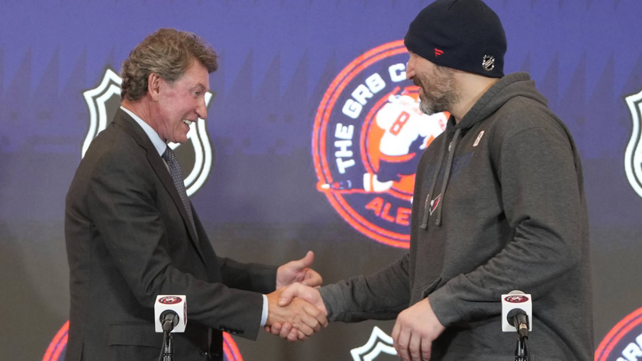 Гретцки лично поздравил Овечкина с повторением своего рекорда