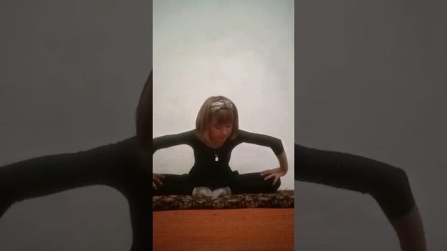 Учимся садиться на шпагат👍👍👍 смотреть онлайн