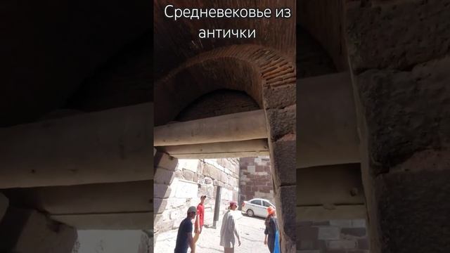 В Средневековье так переделывали Античность в крепости и замки смотреть онлайн