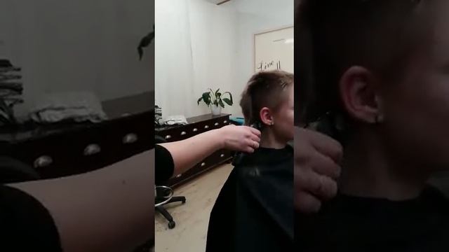 Näin lähtee hiukset hyväntekeväisyyteen смотреть онлайн