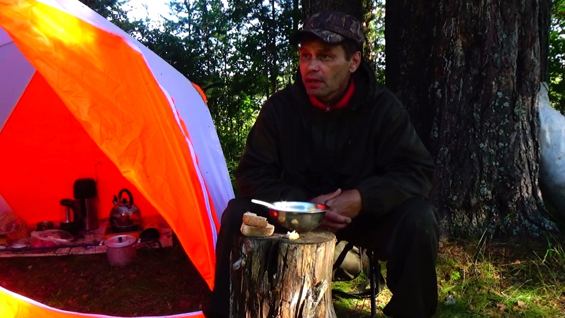 По дорогам тайги. Рыбалка д. Каменка. Окуни гнут крючки. Два дня отличной рыбалки. смотреть онлайн