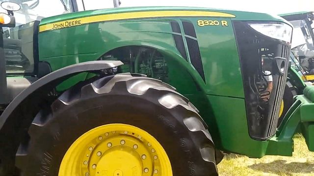 Tractor John Deere 8320 R. Трактор John Deere 8320 R. смотреть онлайн