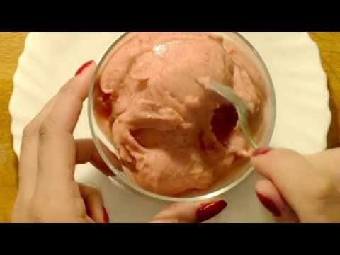 Клубничное мороженное с йогуртом и медом