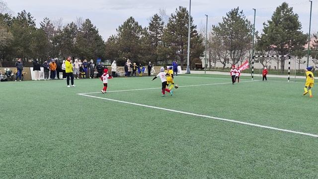 "Футбольный калейдоскоп" 2025 г. ЖФК "Ростов"(жёлтые) - ФК "Спартак" (Анапа)(2018) 5:2 26.03.2025г.