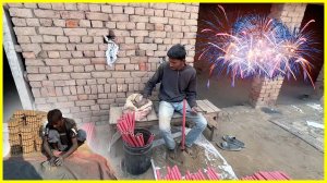 Производство фейерверков под открытым небом, как это делают в Пакистане!