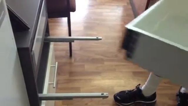 Harn Triomax Soft Close Drawer System - 30 Second Video Showing How To Remove Drawers смотреть онлайн