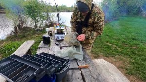 ЖИВУ ОДИН на РЫБАЛКЕ !!! 3 ДНЯ и 2 НОЧИ !!! РЫБАЛКА на ДОНКИ с НОЧЁВКОЙ . КАЖДЫЙ ЗАБРОС РЫБА !!!