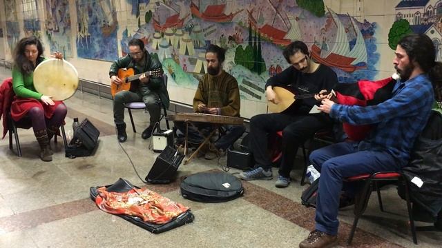 Taksim Metro Müzisyen Grubu - Karşıya Çifte Çamlar