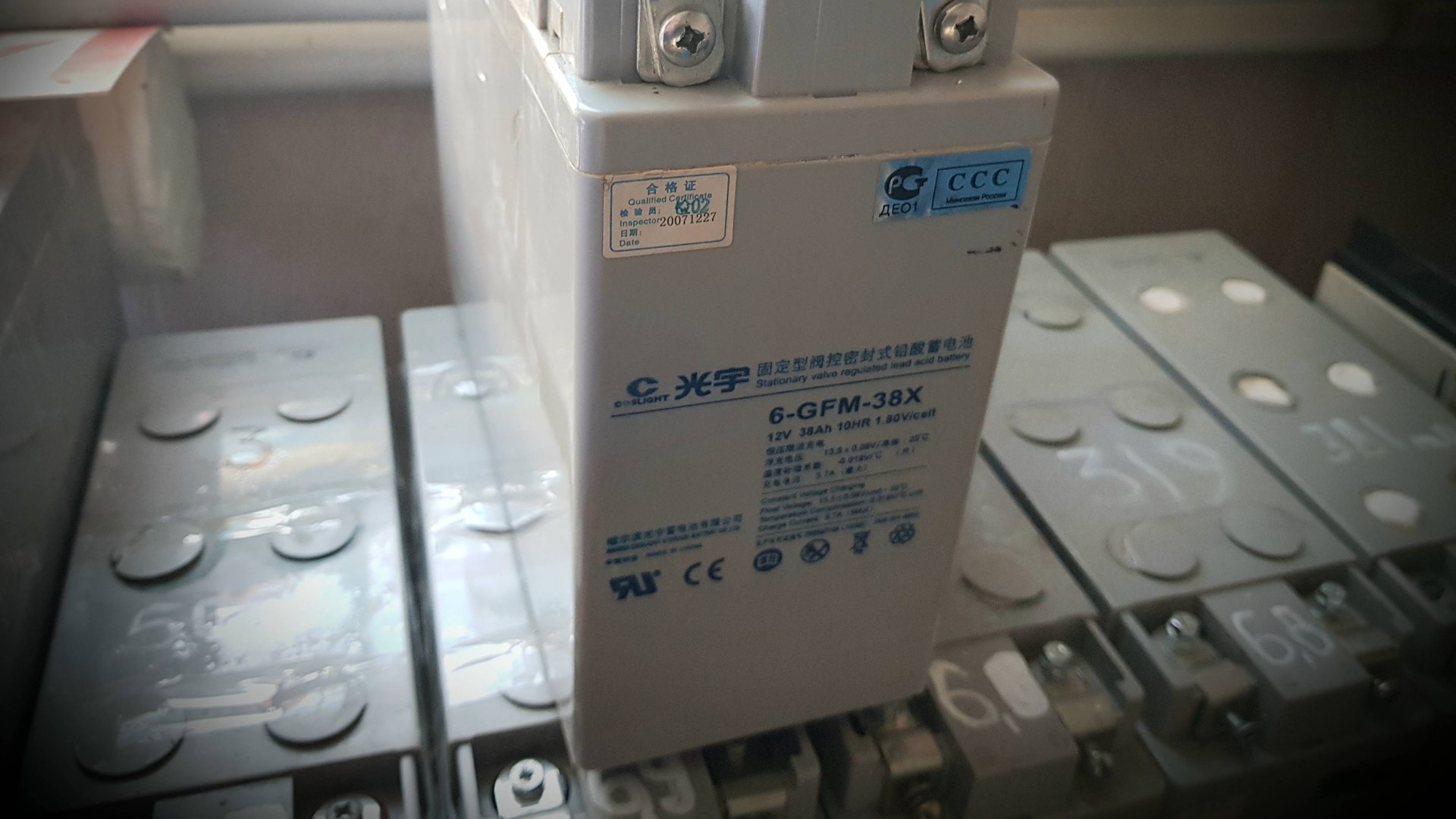 AGM аккумулятор 38 Ач. Разряд на КУЛОН 825 по ГОСТ до 10,5 Вольт. Реальная ёмкость старого АКБ смотреть онлайн