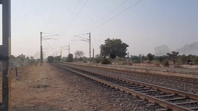 High Rise pantograph | high speed trains spoting between jaipur - ajmer high rise ohe section смотреть онлайн