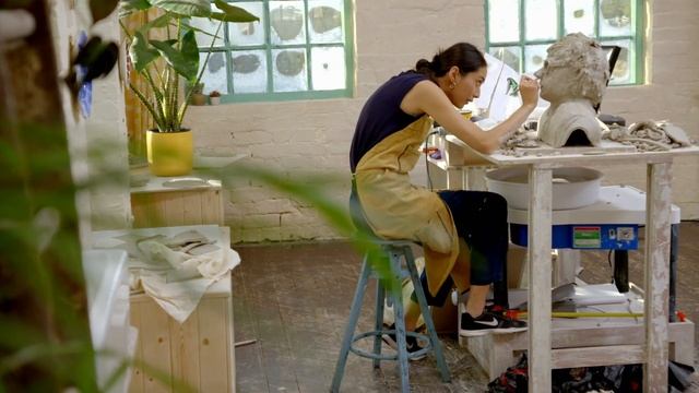 Ed Sheeran immortalised in clay! Ft. Dolly Parton, Ozzy Osbourne & more! смотреть онлайн