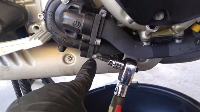 Jaysbigadventure BMW K1600 Coolant Change