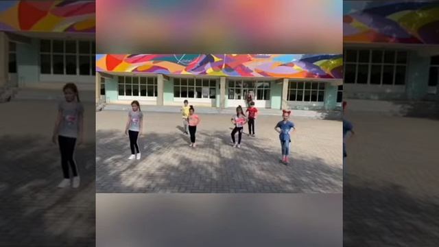 'Ми маленькі діти' ансамбль бального танцю 'Ровесник' смотреть онлайн