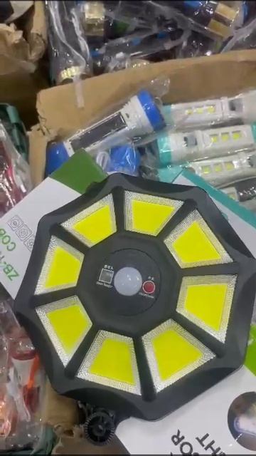 Applique murale solaire extérieure Lumière LED solaire Capteur de mouvement extérieur смотреть онлайн