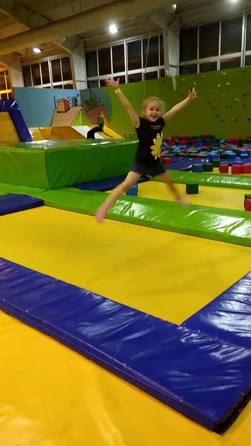 Шпагат в прыжке от наташи чемп. смотреть онлайн