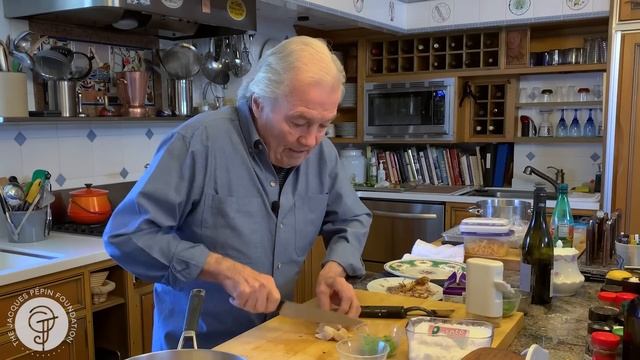 Chicken in Cream Sauce | Jacques Pépin Cooking At Home | KQED смотреть онлайн