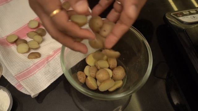 (AIR FRY) HONEY CHILLI BABY POTATO | MASTERCHEF RIPU DAMAN HANDA | COOKING RECEIPE смотреть онлайн