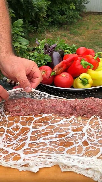 Люля- кебаб в жировой сетке. Ты так готовил? #еда #мангал #мясо смотреть онлайн