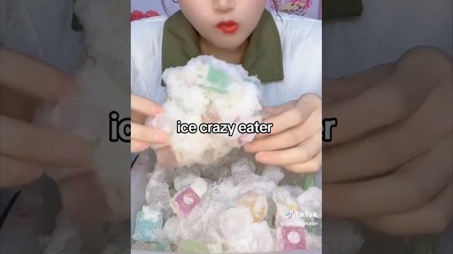 кореянка грызёт глыбу снега смешанную с разноцветными льдинками! смотреть онлайн