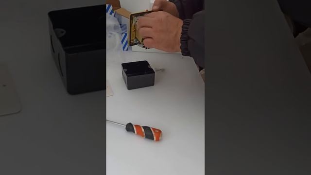 Люк (лючок) напольный  1,5 поста 45Х45; латунь, с металлической коробкой, IP44,