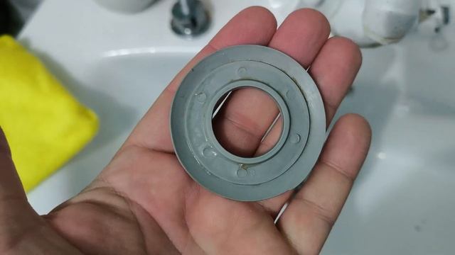 Бачок пропускает воду в унитаз - почему бачок подтекает и протекает? смотреть онлайн