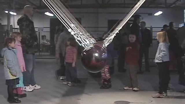 GIANT Newton's Cradle with Bowling Balls смотреть онлайн