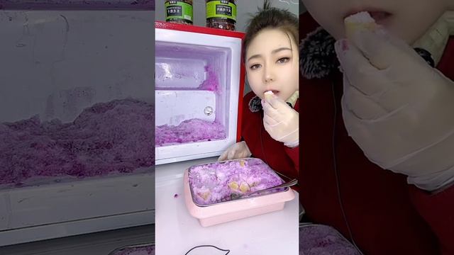 кореянка съедает очень жёсткие кубики льда со снегом вперемешку! смотреть онлайн