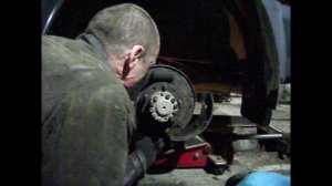 как поменять оборванную шпильку заднего колеса Патриот