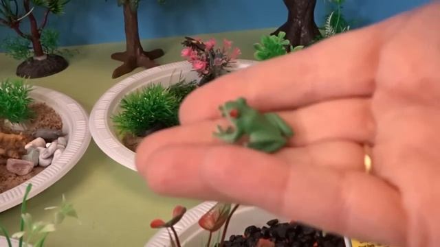 Four Safari Ltd. Mini Small World Animal Dioramas- Savanna, Backyard, Rainforest, & Dinosaur Figure смотреть онлайн