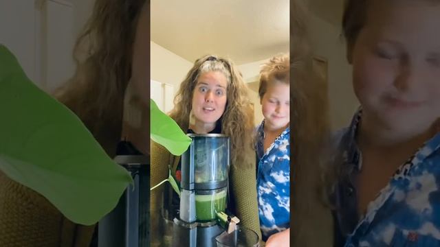 Best Cold Press Juicer! NEW NAMA J2 Tackles Green Juice! смотреть онлайн