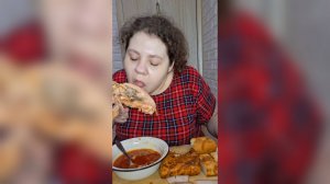 РУССКИЙ БОРЩ, САЛО В РОТЕ ТАЕТ/МУКБАНГ ЭТО НЕ РЕСТОРАННЫЙ ВЫПЕНДРЕЖ #еда