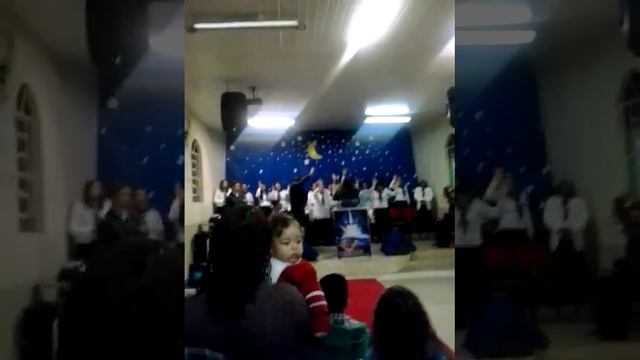 Vivian Gabrielle cantando "O Grande" смотреть онлайн