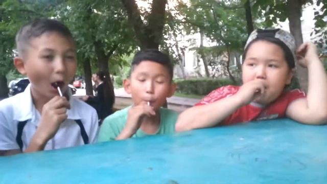 Пробывыем разные вкусы чупачупса смотреть онлайн