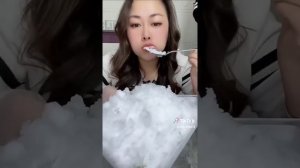 Залипательный мукбанг АСМР поедание ледяного снега ложками от кореянки!
