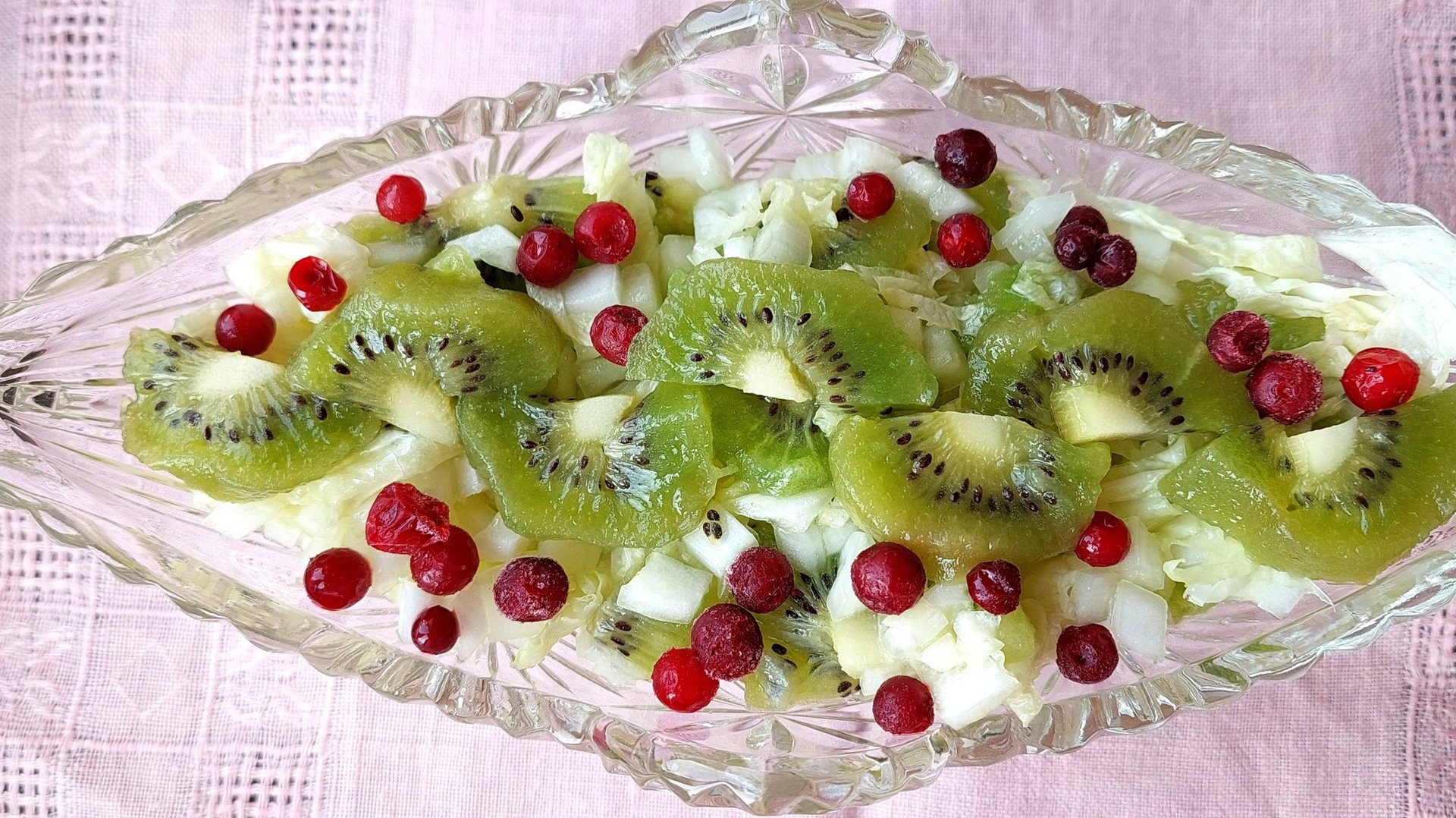 Салат капустный с ароматом киви. Лёгкое наслаждение вкусом. смотреть онлайн