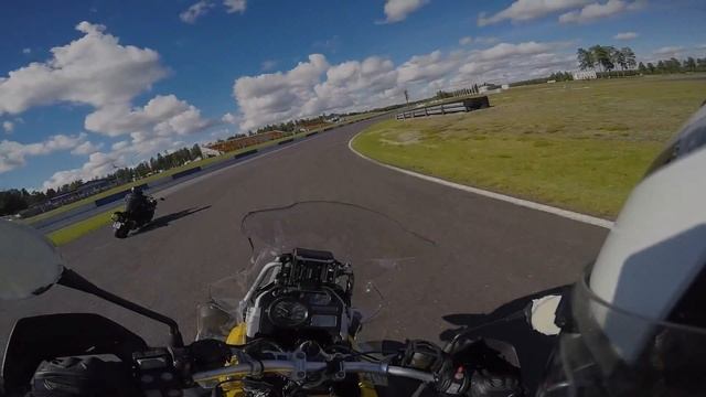 BMW R1200 GSA on the track смотреть онлайн