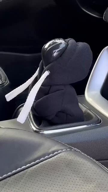 Строгий черный худи с белым шнурком для ручки КПП 👌 смотреть онлайн