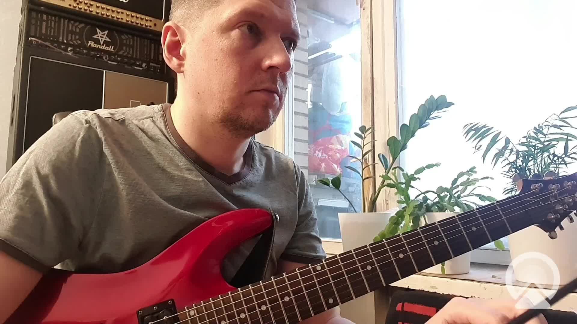 Играю на гитаре