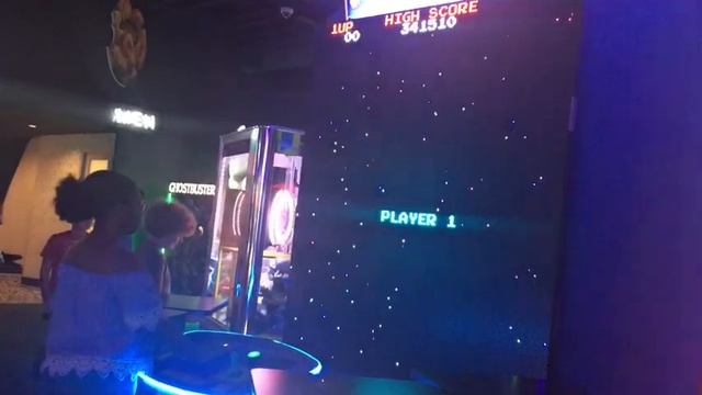 Dave and Buster's Vlog | LIT | 😛🎮 смотреть онлайн