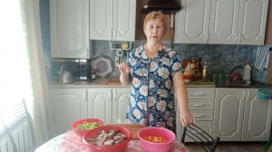 Делаю рыбные консервы с овощами.