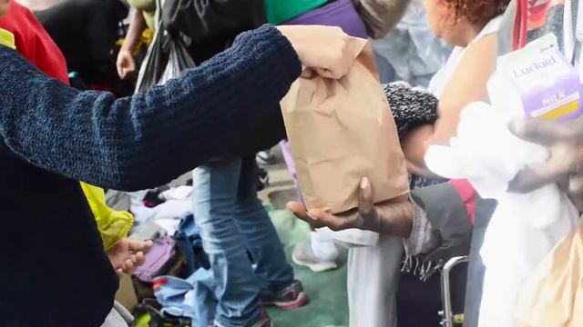 EPIC homeless giving TONS of food and clothes - Reviving Passion - ep 9 смотреть онлайн