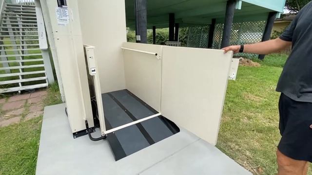 Residential Outdoor Elevator (Harmar CPL 1000 VPL) Installation смотреть онлайн