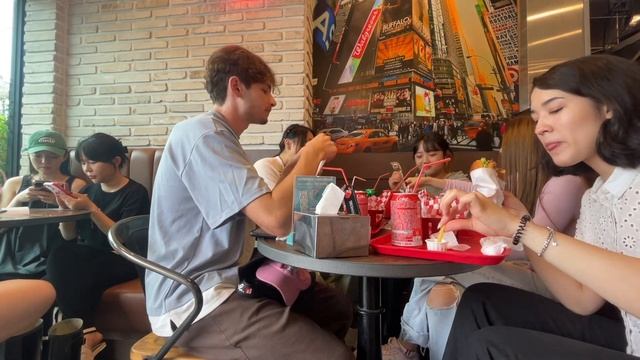 НАС ОБМАНУЛИ НА Airbnb?! Выходные в Пусане🇰🇷 [VLOG] смотреть онлайн