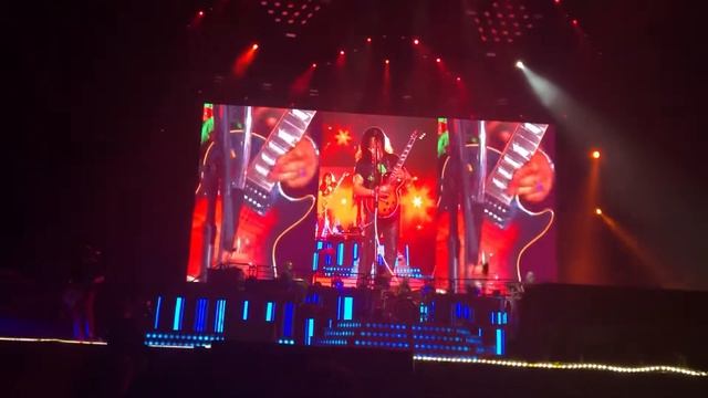 Guns N’ Roses- Rocket Queen (LIVE In Manila)