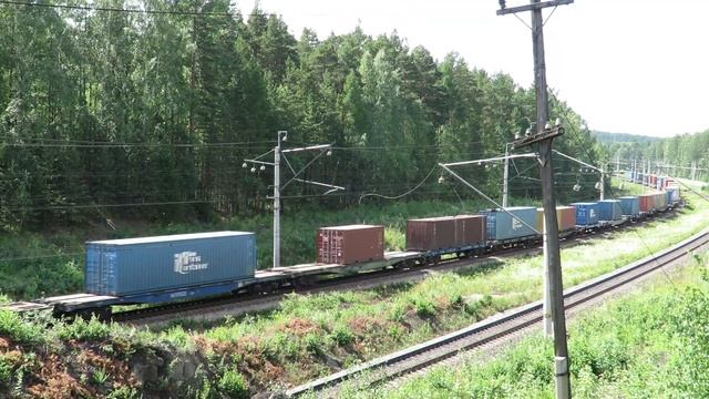 Контейнерный поезд, электровоз 2ЭС10-025 "Гранит" смотреть онлайн
