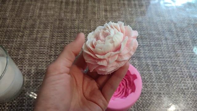 Формовые свечи🕯. Создаем свечу с пионом. Первая попытка. смотреть онлайн