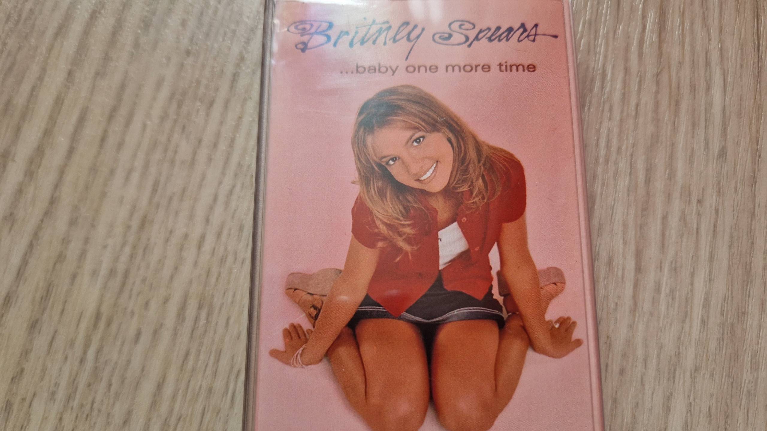 Britney Spears - Baby One More Time (аудио кассета) смотреть онлайн