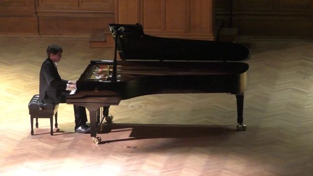 Люка Дебарг - Шуберт Соната ля мажор, соч.120,D 664 смотреть онлайн