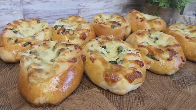 Булочки с сыром. Сырно чесночные лодочки . Дрожжевое тесто на молоке рецепт смотреть онлайн