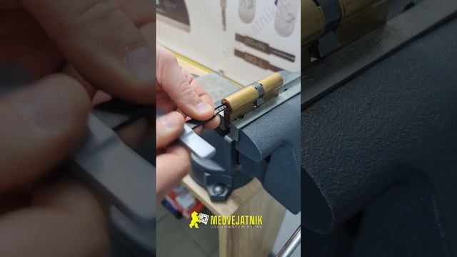 Вскрытия замка CISA AP3 ITALY Master key 3in1 Cisa,Abus, Bricard +380933008410 WhatsApp Telegram смотреть онлайн